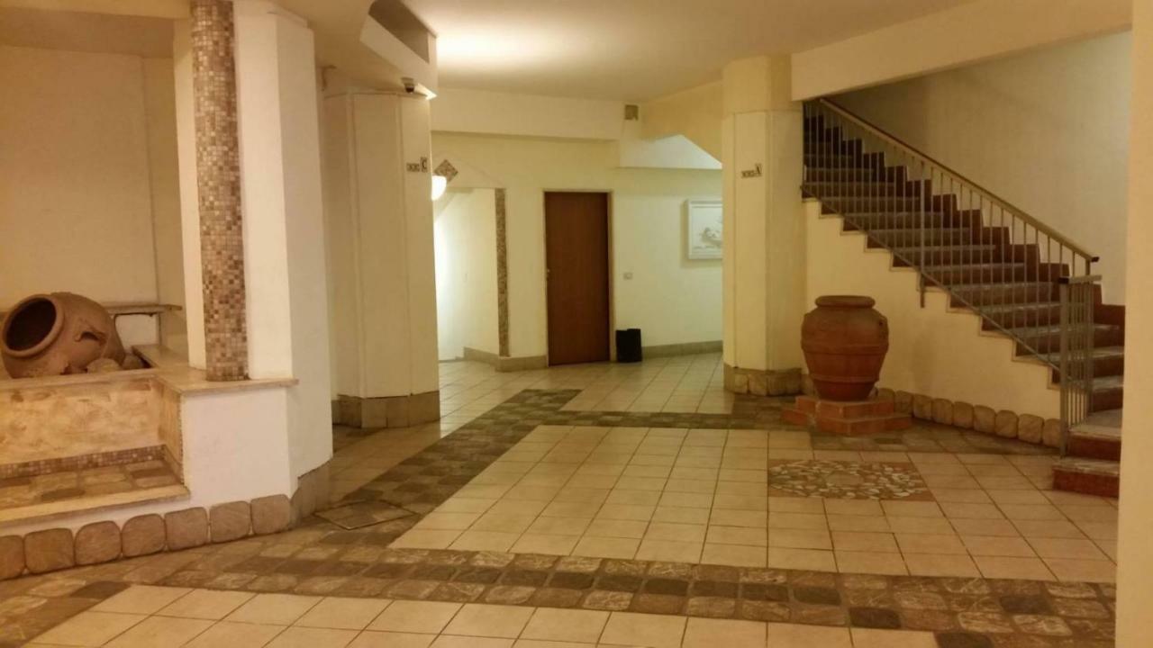 Metro A Modern Apartment Roma Ngoại thất bức ảnh